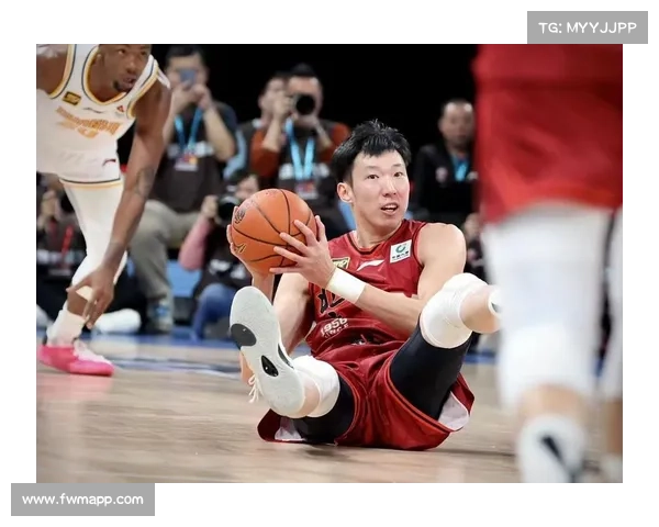 周琦正式加盟新疆男篮粉丝热情高涨期待新赛季精彩表现